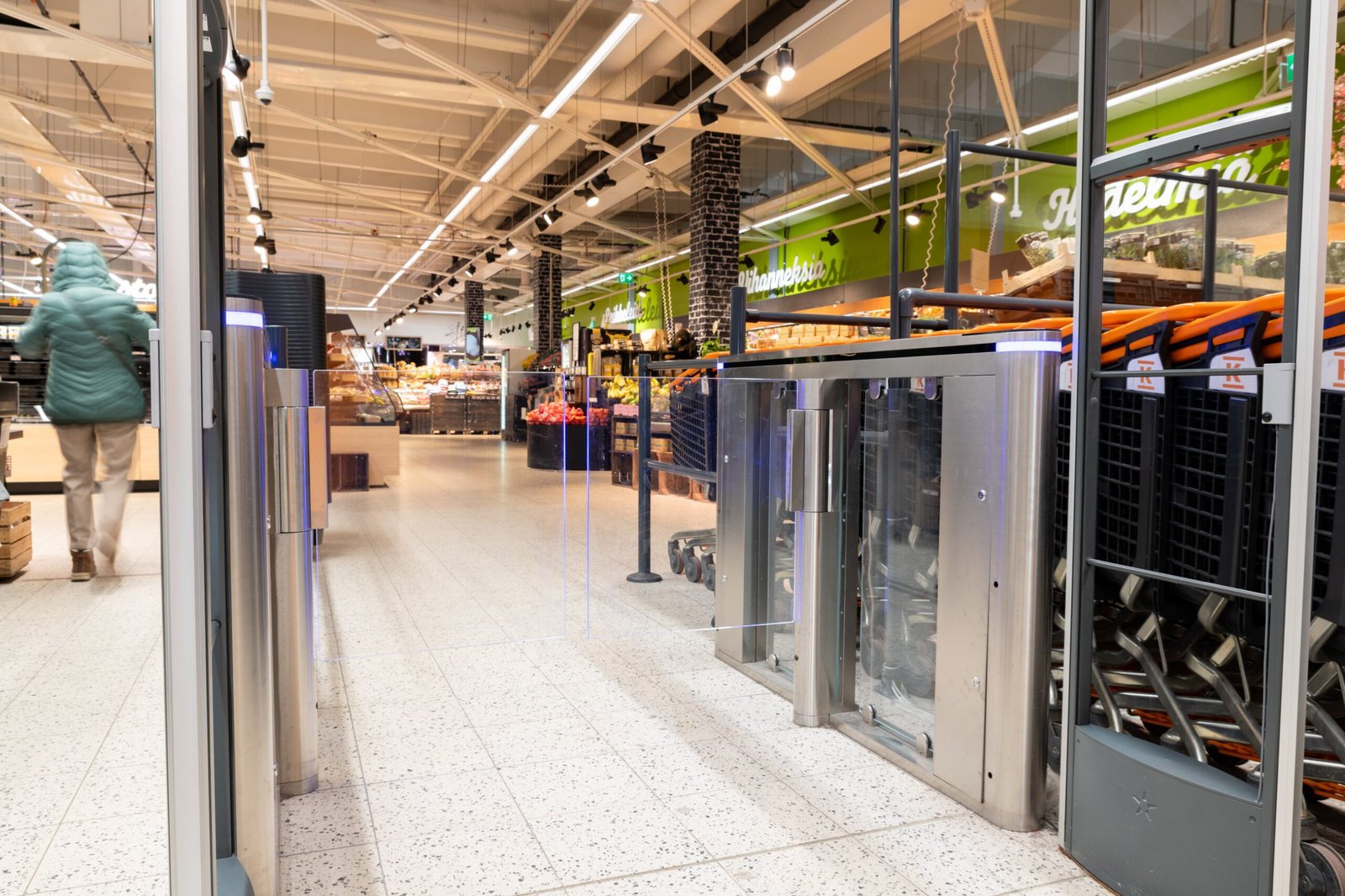 GT-250, Denia and GL A1 in operation — full-coverage retail entrance solution