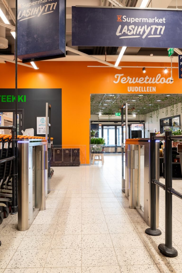 GT-250 + Denia + GL A1 — K-Supermarket Lasihytti — RFID and reader detail