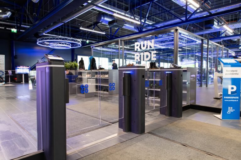 Speed Gate GT-60 in operation — multi-protocol reader integration