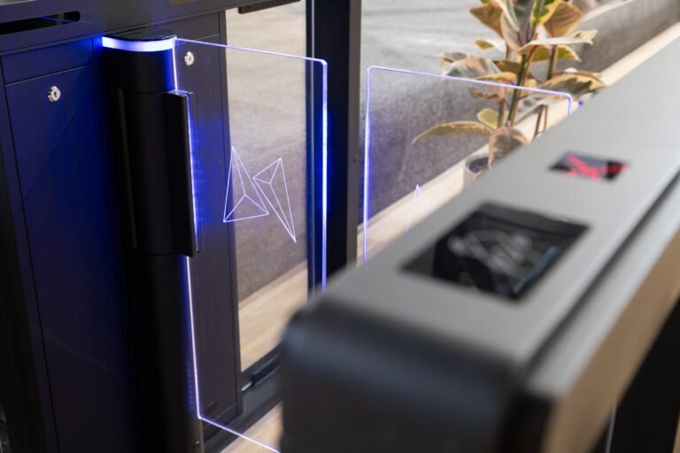 GT-70 speed gate — Kiipeilyareena Salmisaari — installation lobby