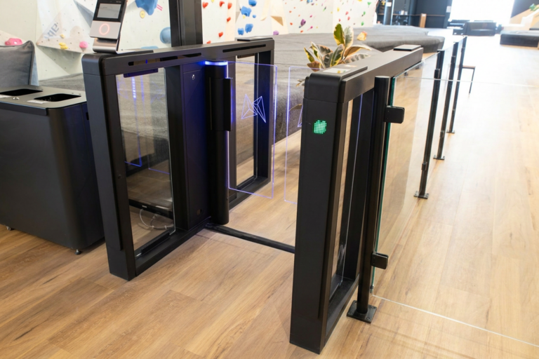 Speed Gate GT-70 — long-lane geometry, child detection logic, 7-pair sensor matrix, 10 mm tempered glass