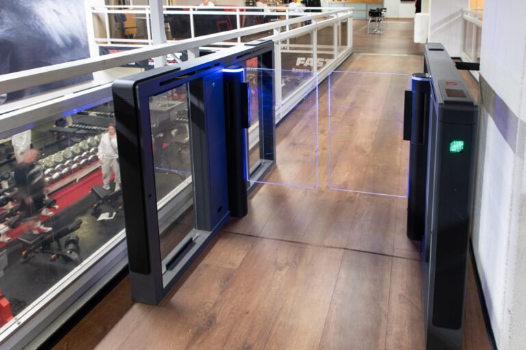 GT-70 speed gate — WFC Wolf Fitness Club — passage in use
