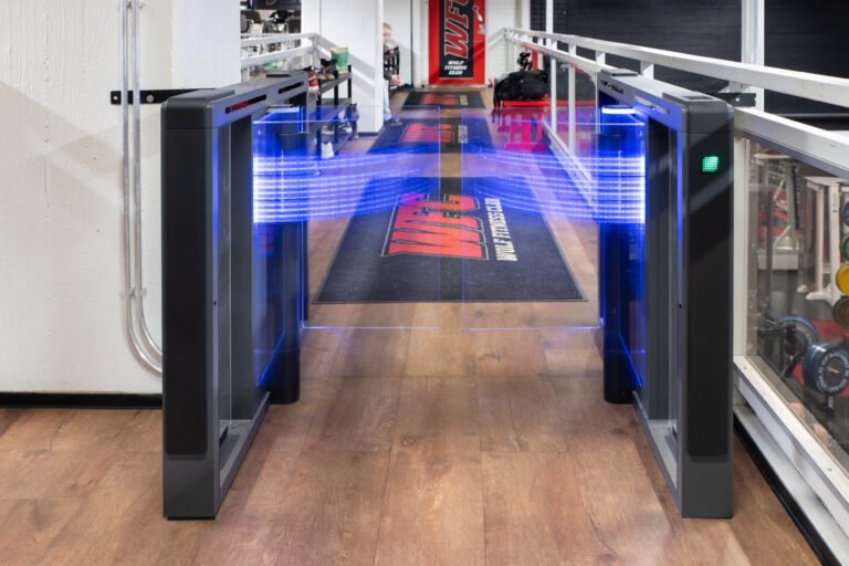 GT-70 speed gate — WFC Wolf Fitness Club — karkaistu lasisiiveke