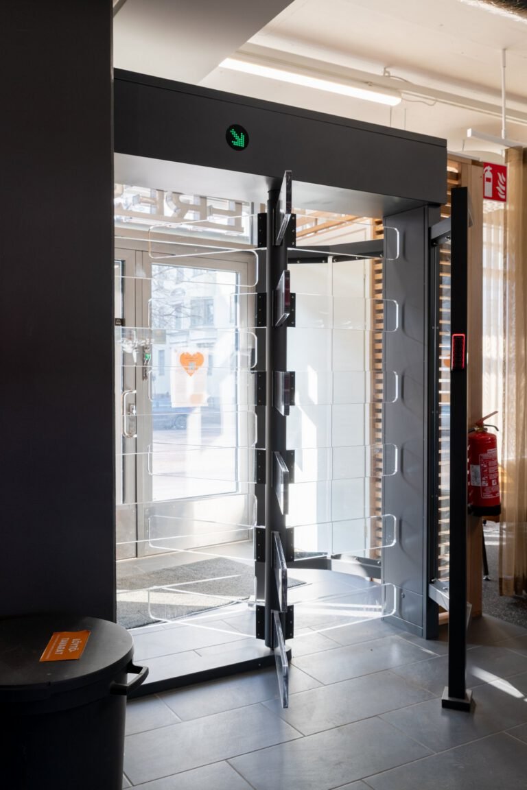 GT5 full-height turnstile — Fressi Urheilukatu — entrance view