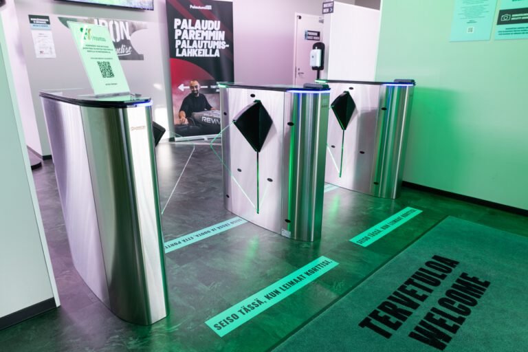 HG 02 speed gate — FitVantaa — installation lobby view